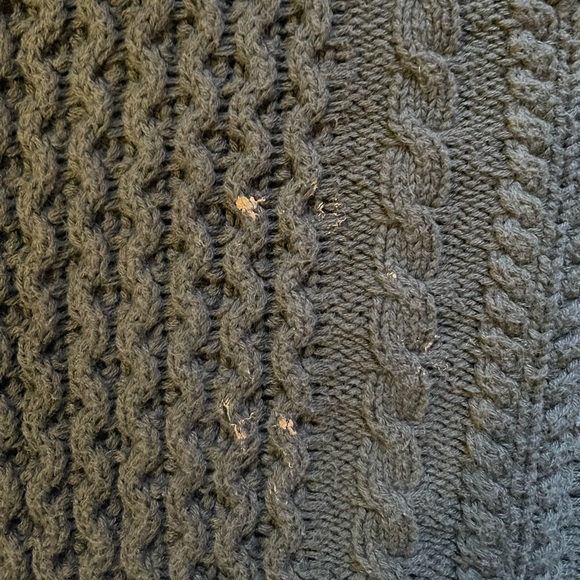 Old Navy Green Knit Crewneck Sweater - Picture 2 of 5